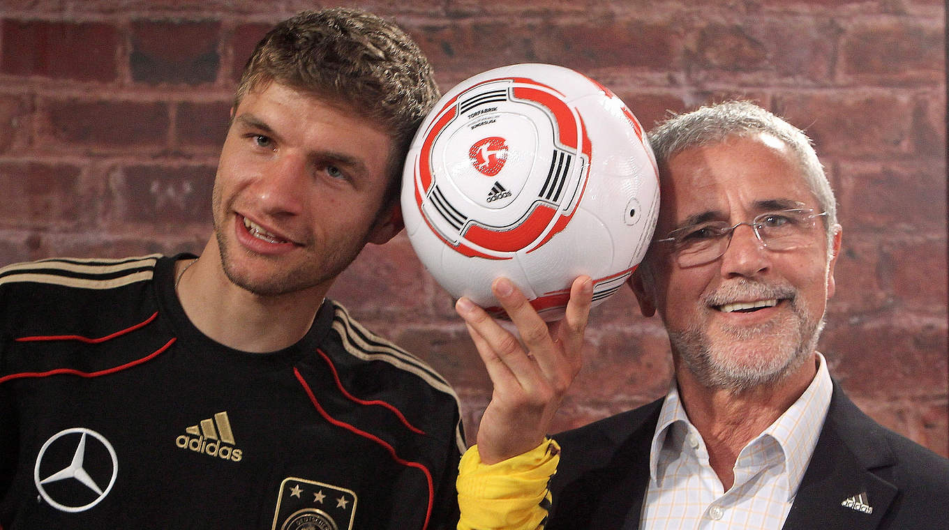 Zwei deutsche Topstürmer unter sich: Thomas Müller und sein Vorbild Gerd Müller! © 2010 Getty Images