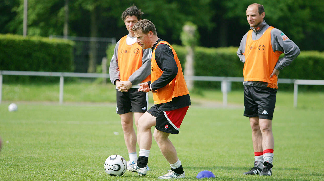 Rundläufe zum Training der Ballan- und -mitnahme garantieren viele Wiederholungen! © Axel Heimken