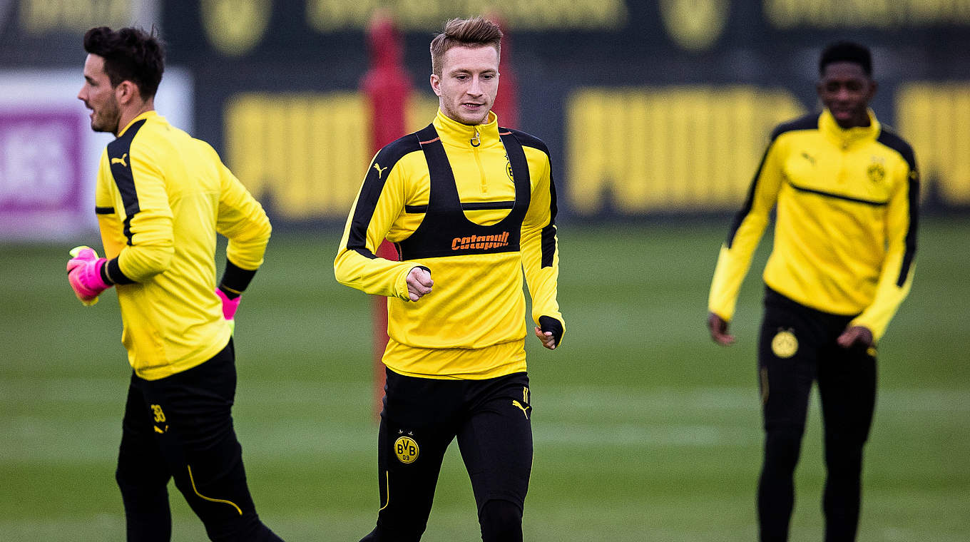 Marco Reus beim Training mit Brustgürtel, der die Vitalfunktionen checkt. © 2017 Getty Images