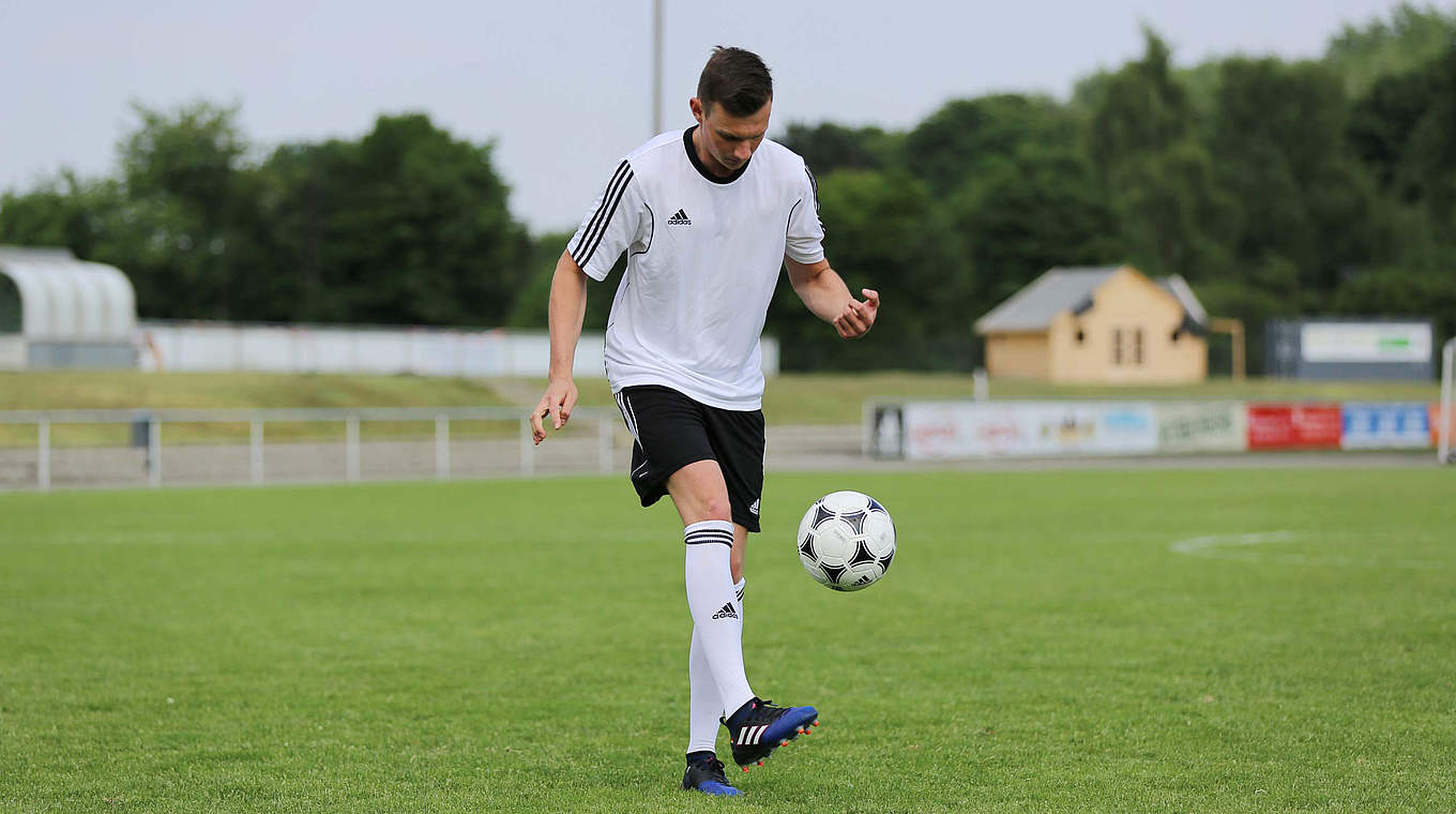 Thema der Einheit: Verbesserung des Ballgefühls durch den Jonglier-Kreisel © dfb