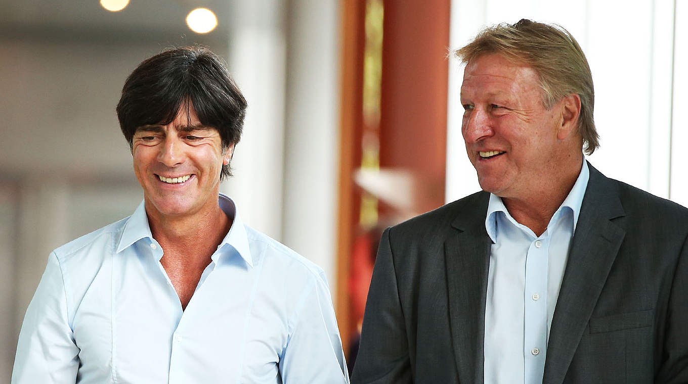 Hoher Besuch bei DFB-Trainertagung: Bundestrainer Löw und Sportdirektor Hrubesch © Getty Images