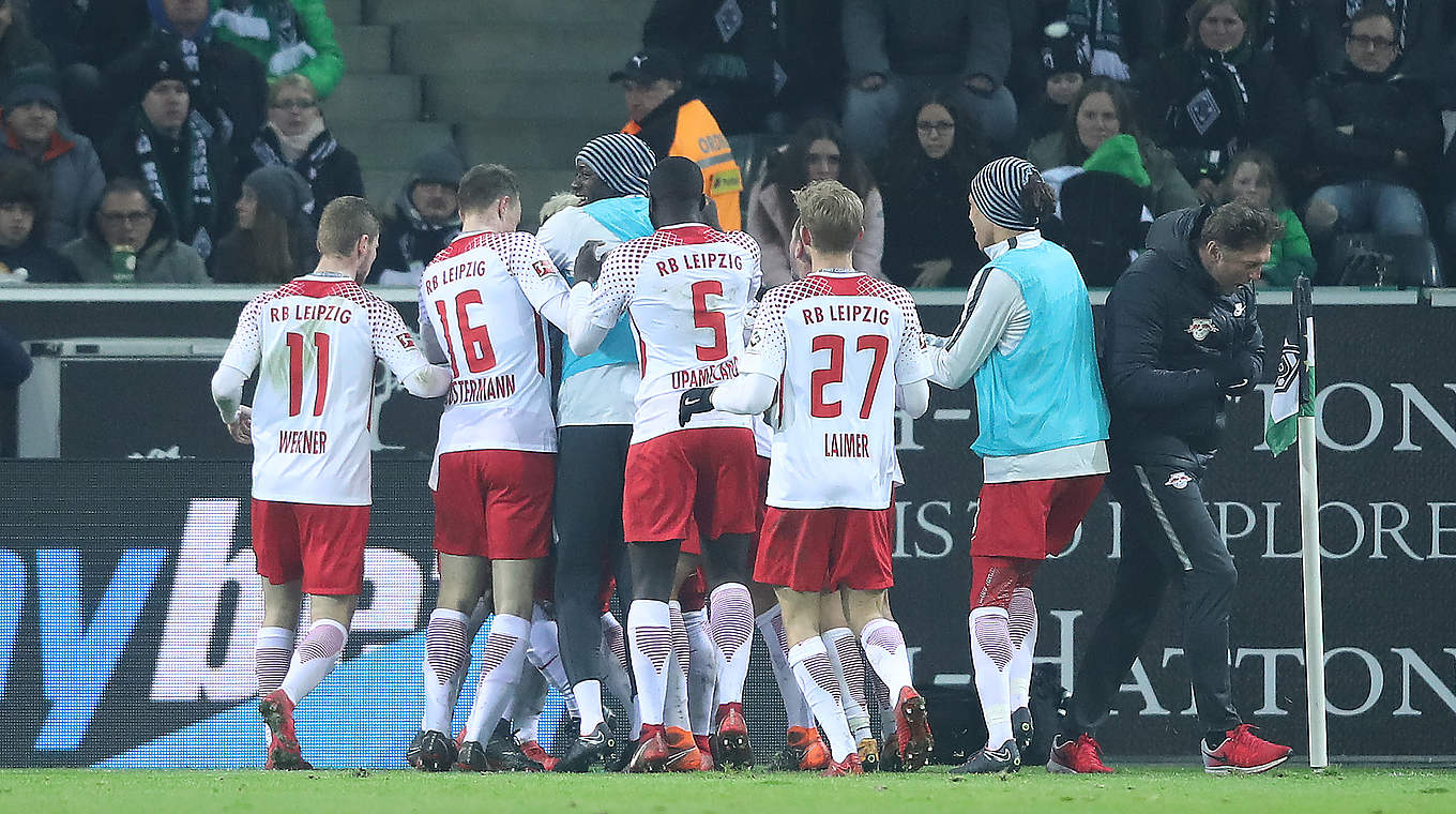 Schon angekommen: Ademola Lookman wird nach seinem Treffer von den Mitspielern gefeiert. © 2018 Getty Images