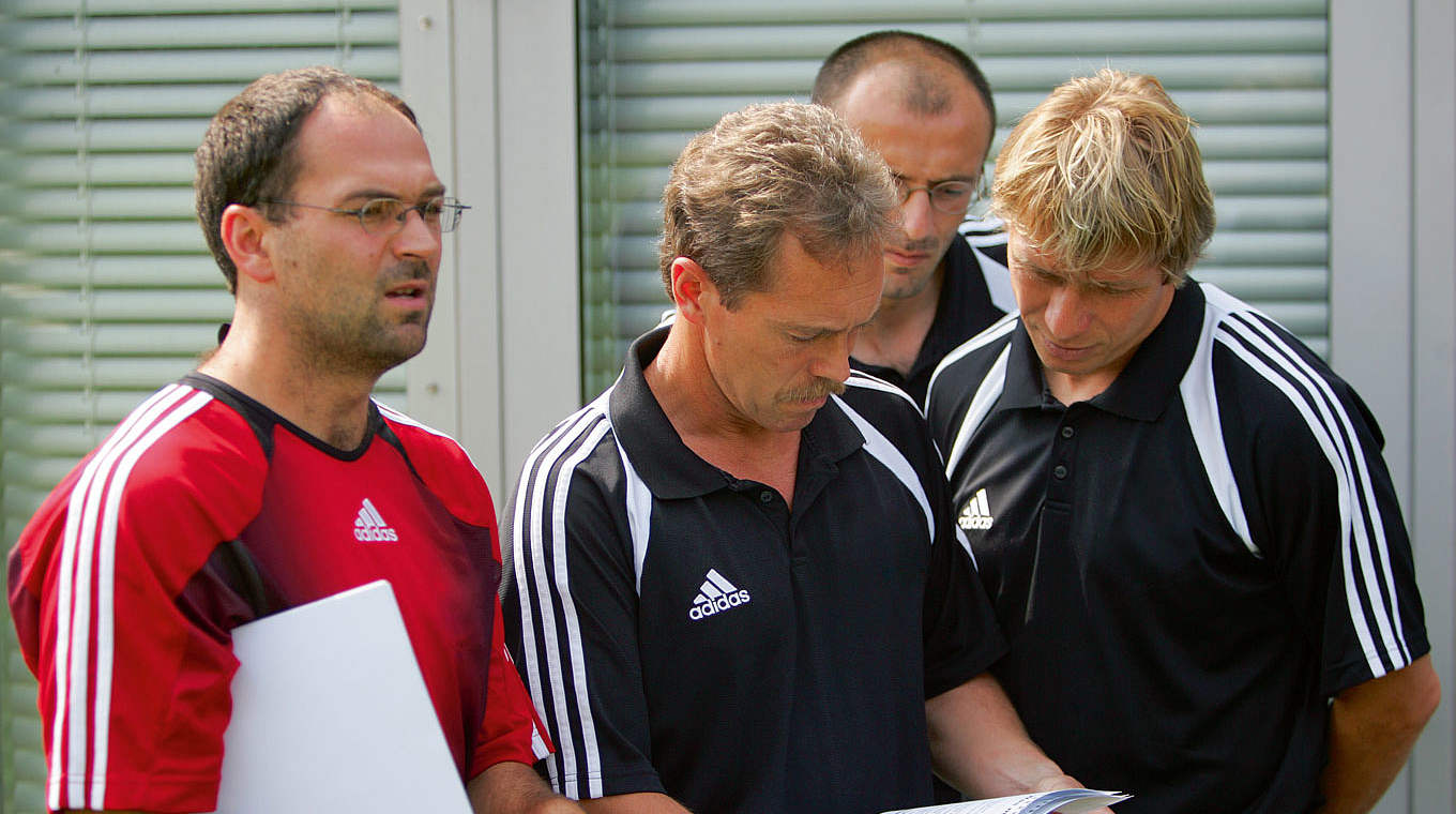 Absprache, um Chaos zu verhindern: "Training und Service" hilft Trainerteams © DFB