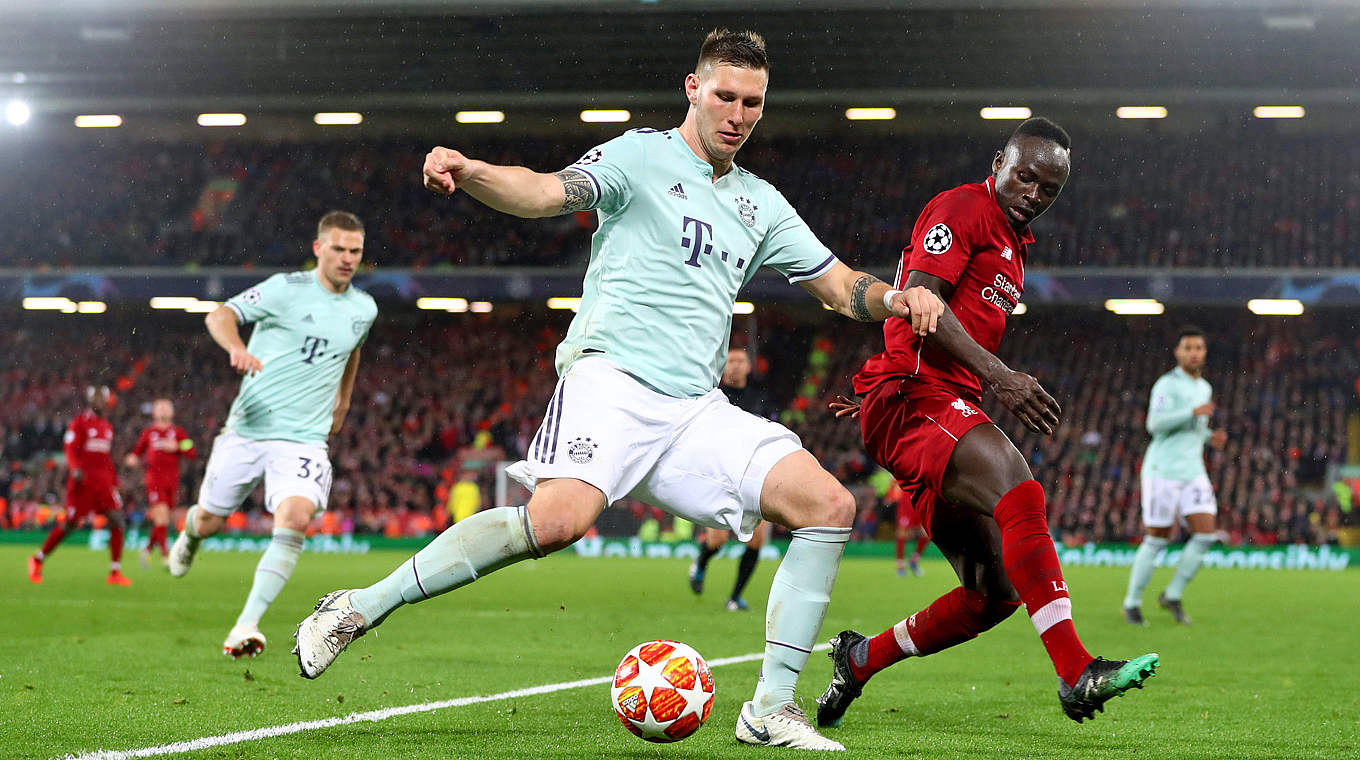 Niklas Süle im Duell mit Liverpools Sadio Mané. © 2019 Chloe Knott - Danehouse