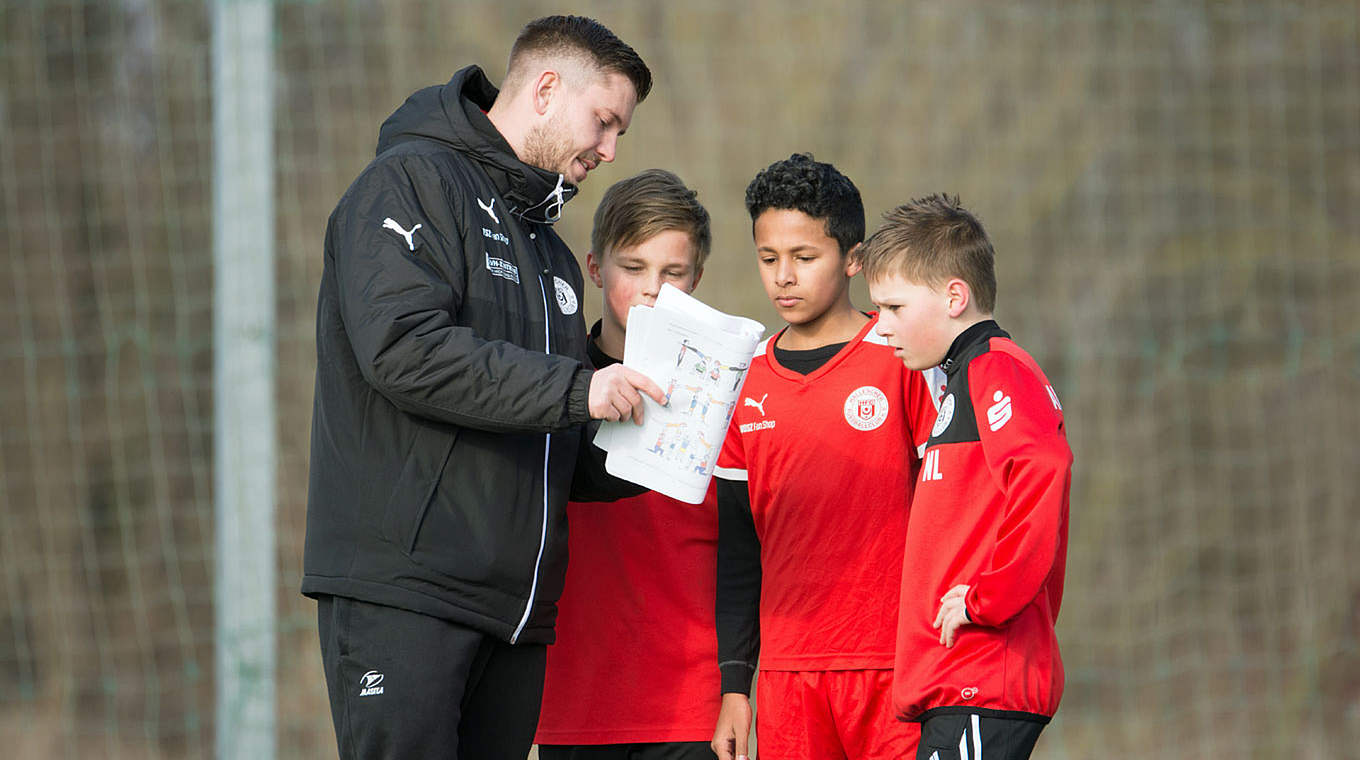 Wichtiges Element im Nachwuchstraining: Kommunikation auf und neben dem Platz © Nils Eden