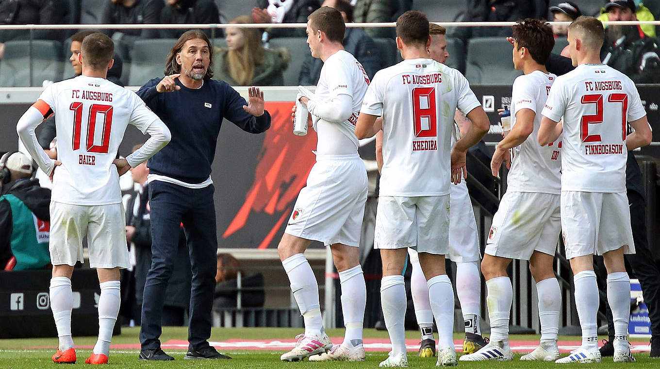 Erwischt bei Augsburg einen Start nach Maß: Trainer Martin Schmidt © imago images / Jan Huebner