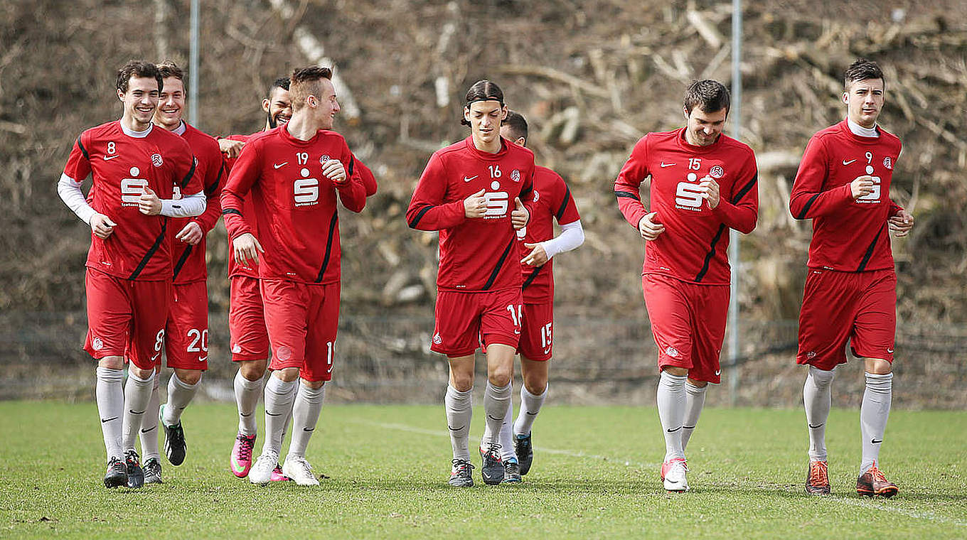 Wie bereite ich die Jungs optimal auf die Saison vor? - "Training & Service" gibt Tipps © DFB