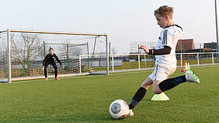 Frühling liegt in der Luft: Zeit für Techniktraining © DFB