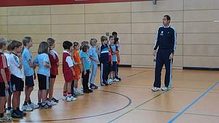 Fußball und Schule - durch ein Schnuppertraining wird der erste Schritt gemacht. © DFB