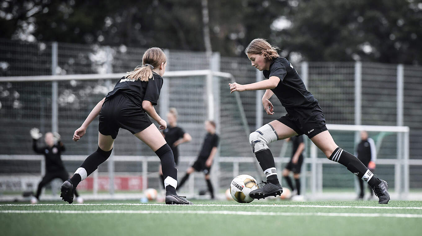 Schwer ausrechenbare Ausspielbewegungen bilden die Grundlage eines erfolgreichen 1 gegen 1.  © Conny Kurth