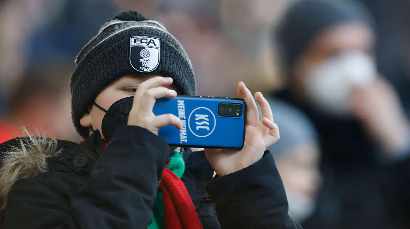 Das Handy als ständiger Begleiter kann negative Auswirkungen auf Team-Abläufe haben. © getty images