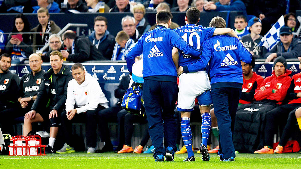 Draxler wird vom Feld geführt – später musste er sogar operiert werden! © 2014 Getty Images