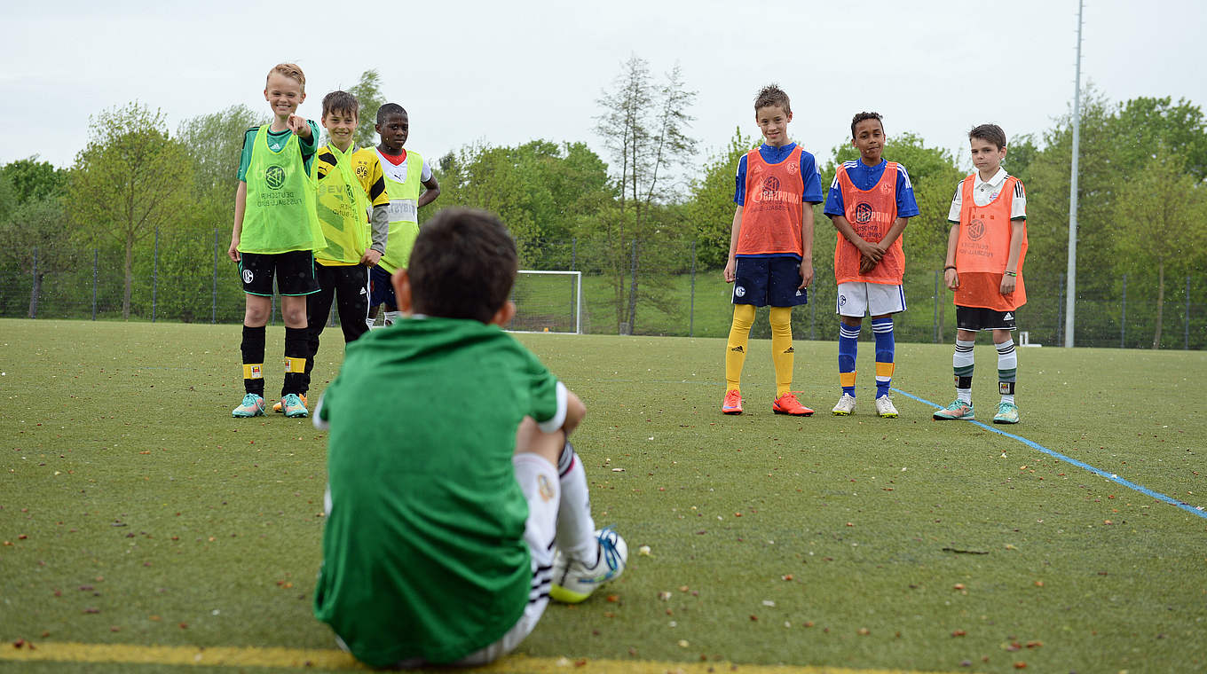 Werden einzelne Spieler gezielt ausgegrenzt, muss der Trainer eingreifen! © 