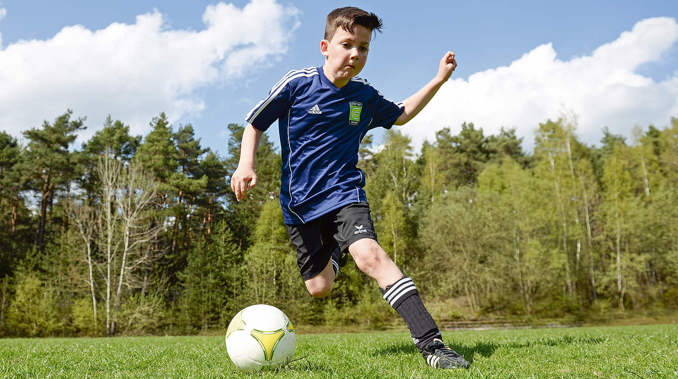 Körpertäuschungen sind ein probates Mittel, um den Gegenspieler auszuspielen. © philippka/Conny Kurth