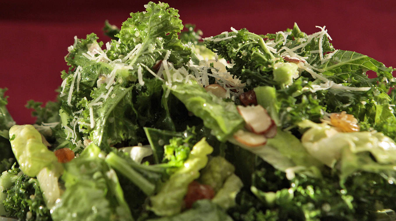 Salate liefern dir Vitamine und sind nicht schwer zuzubereiten! © 2015 Los Angeles Times