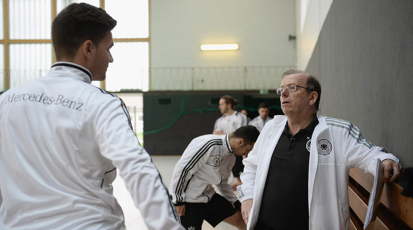 Auf dem Weg zur Futsal-Nationalmannschaft: DFB-Trainer Paul Schomann  © 2016 Getty Images