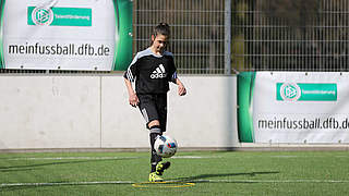 Verbessert Technik und Ballgefühl spielerisch: Ring-Jonglieren © DFB