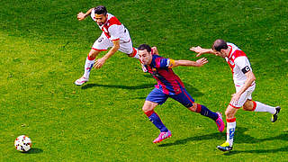 Xavi Hernández ist durch 'Vororientierung' oft einen Schritt schneller am Ball als seine Gegner. © 2015 Getty Images