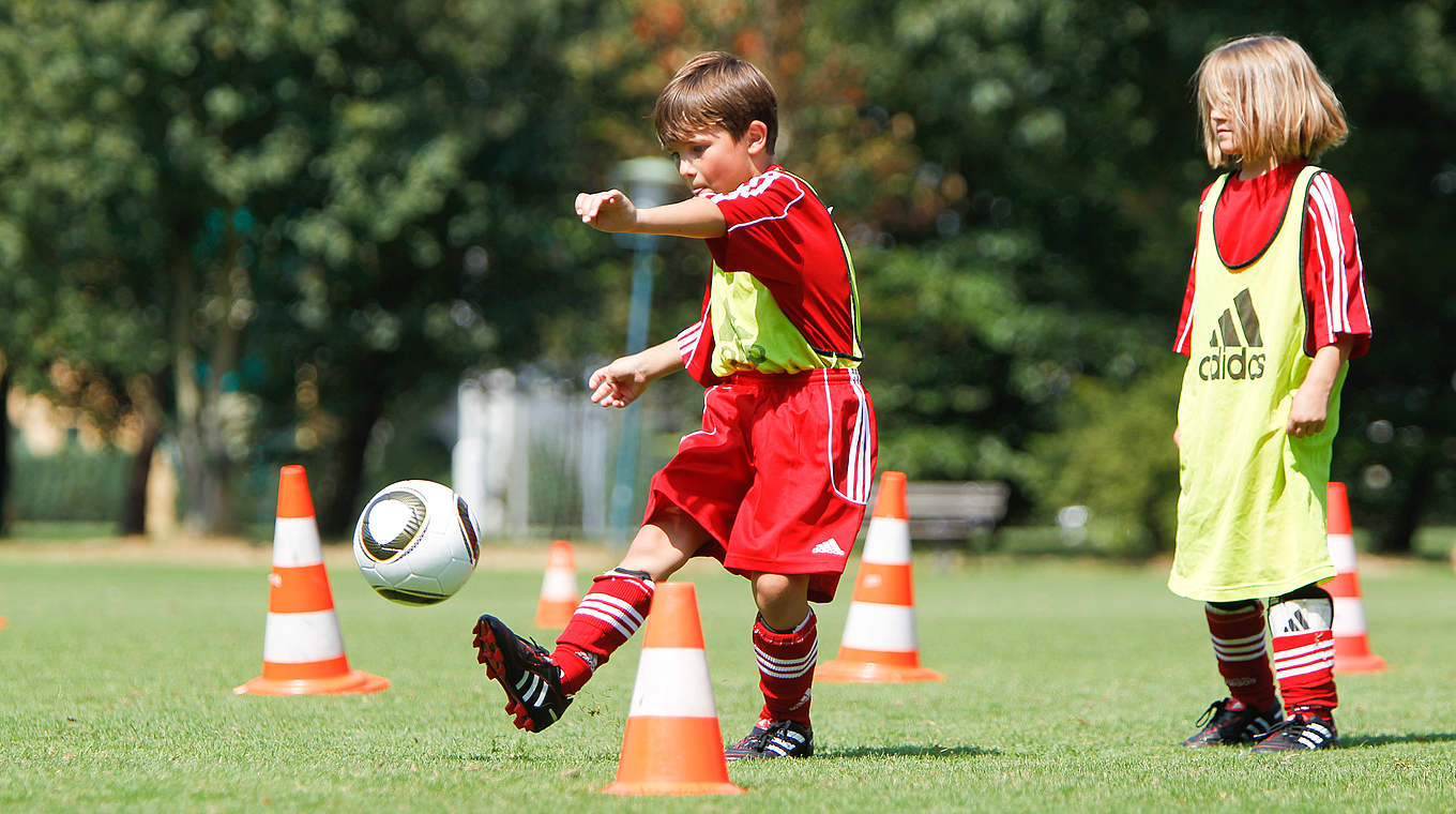 Tipps für alle Altersklassen: Infos gibt es im Bereich "Mein Fußball" © DFB