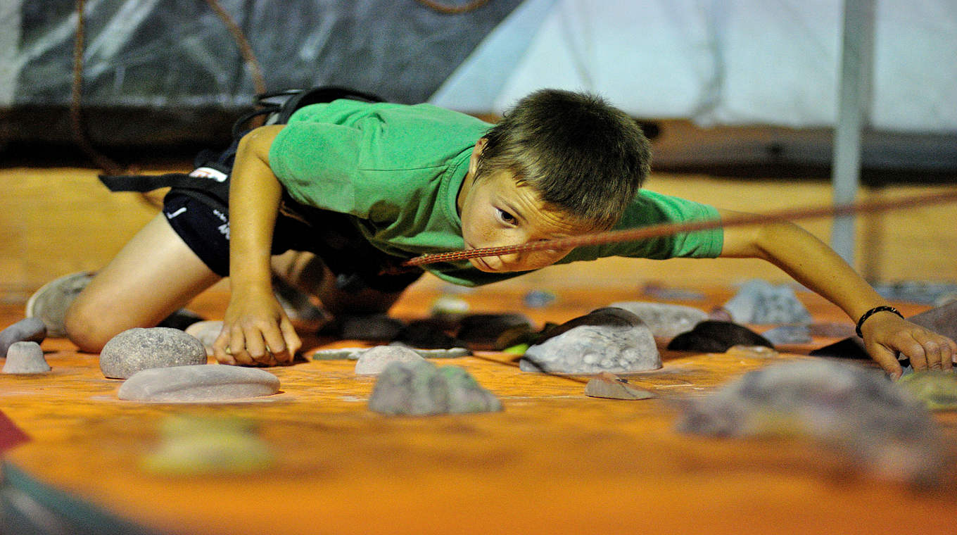 Boy climbing in rockodromo © (c) Miguel Sotomayor