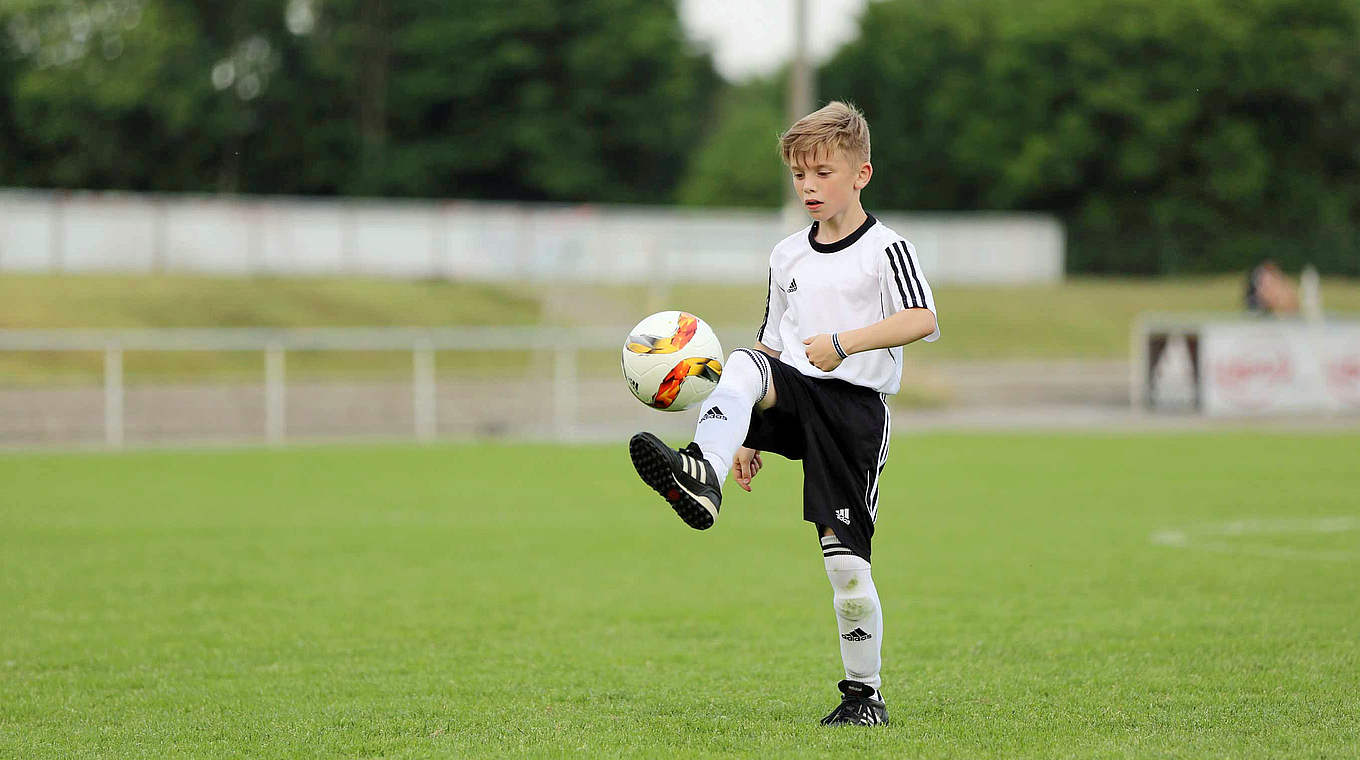 Heute im Serviceportal "Mein Fußball": Tipps zum Jonglieren © DFB