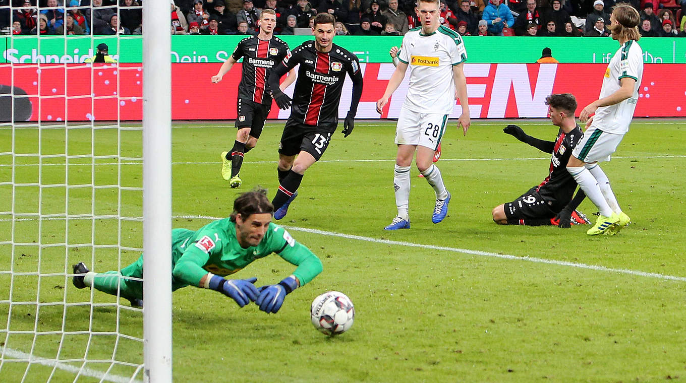 Zeigt in Leverkusen eine starke Leistung: Gladbachs Yann Sommer (u.) © imago/siwe